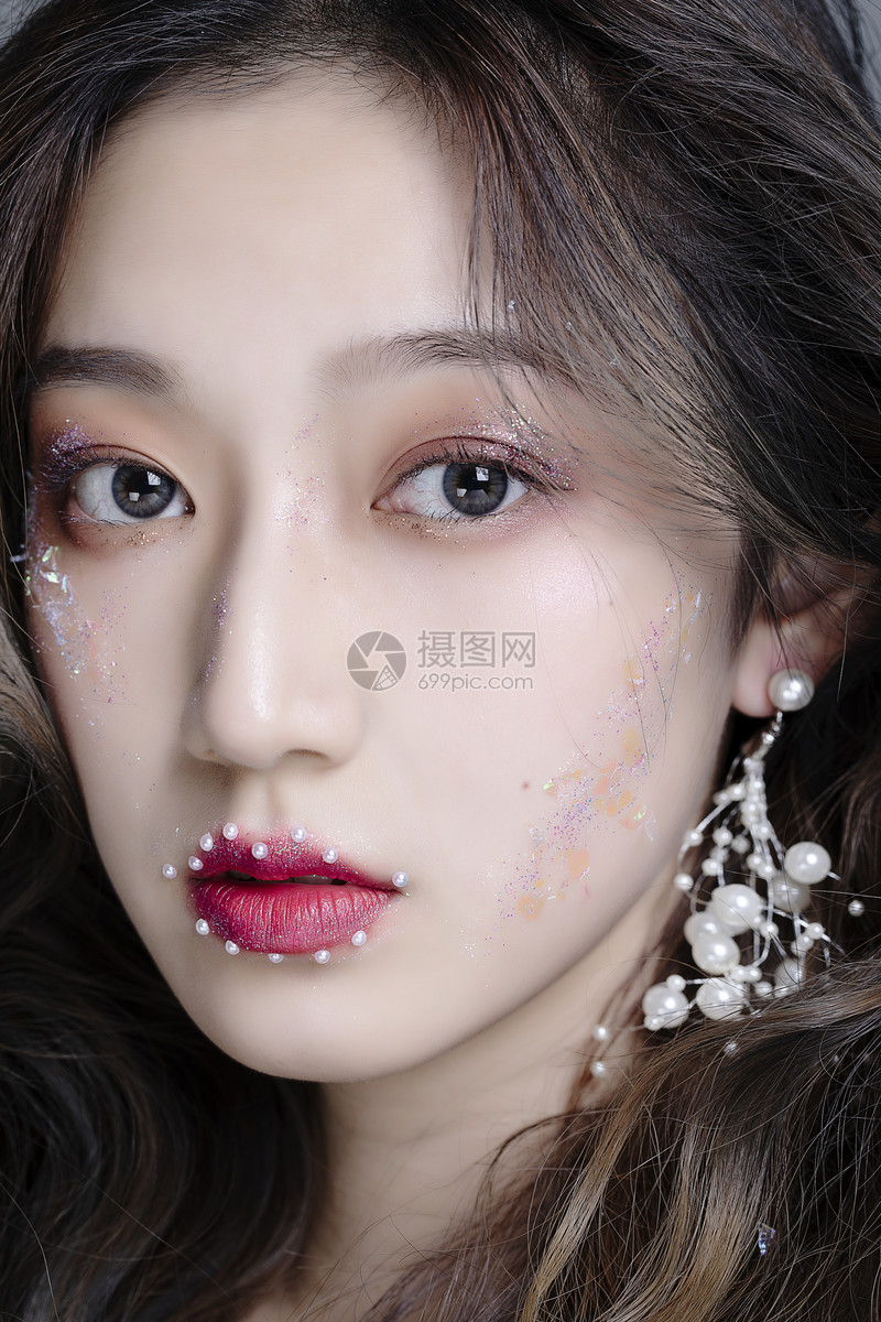 美女美妆