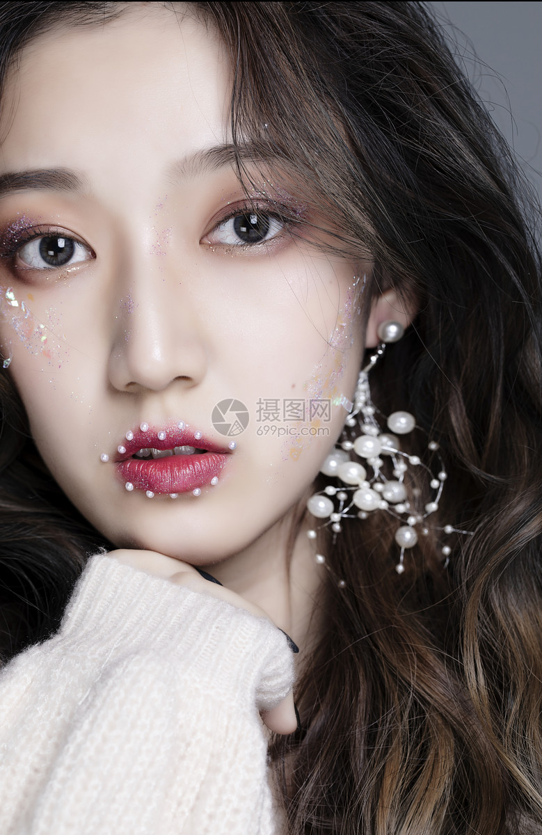 美女美妆