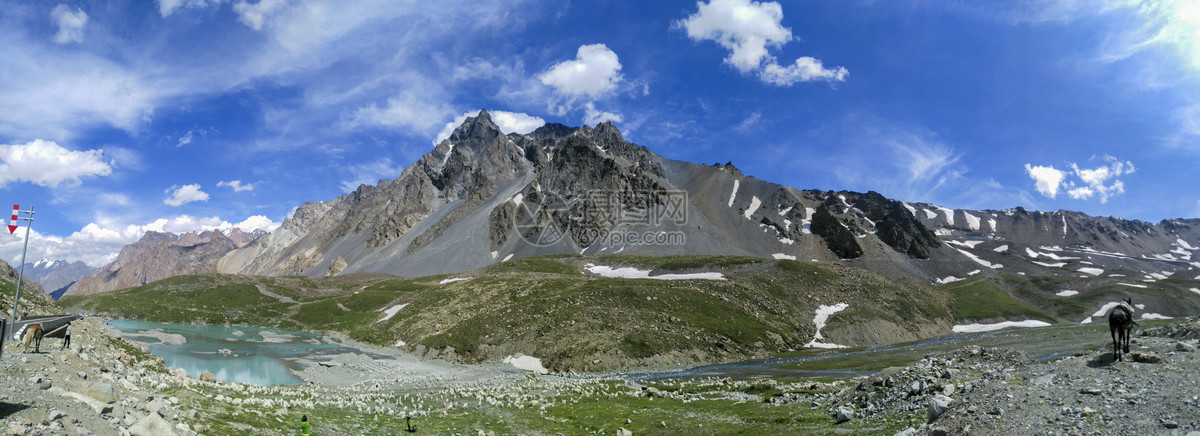 新疆山野山峰自然景观