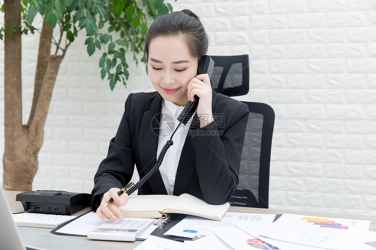 女性职场接听电话记录