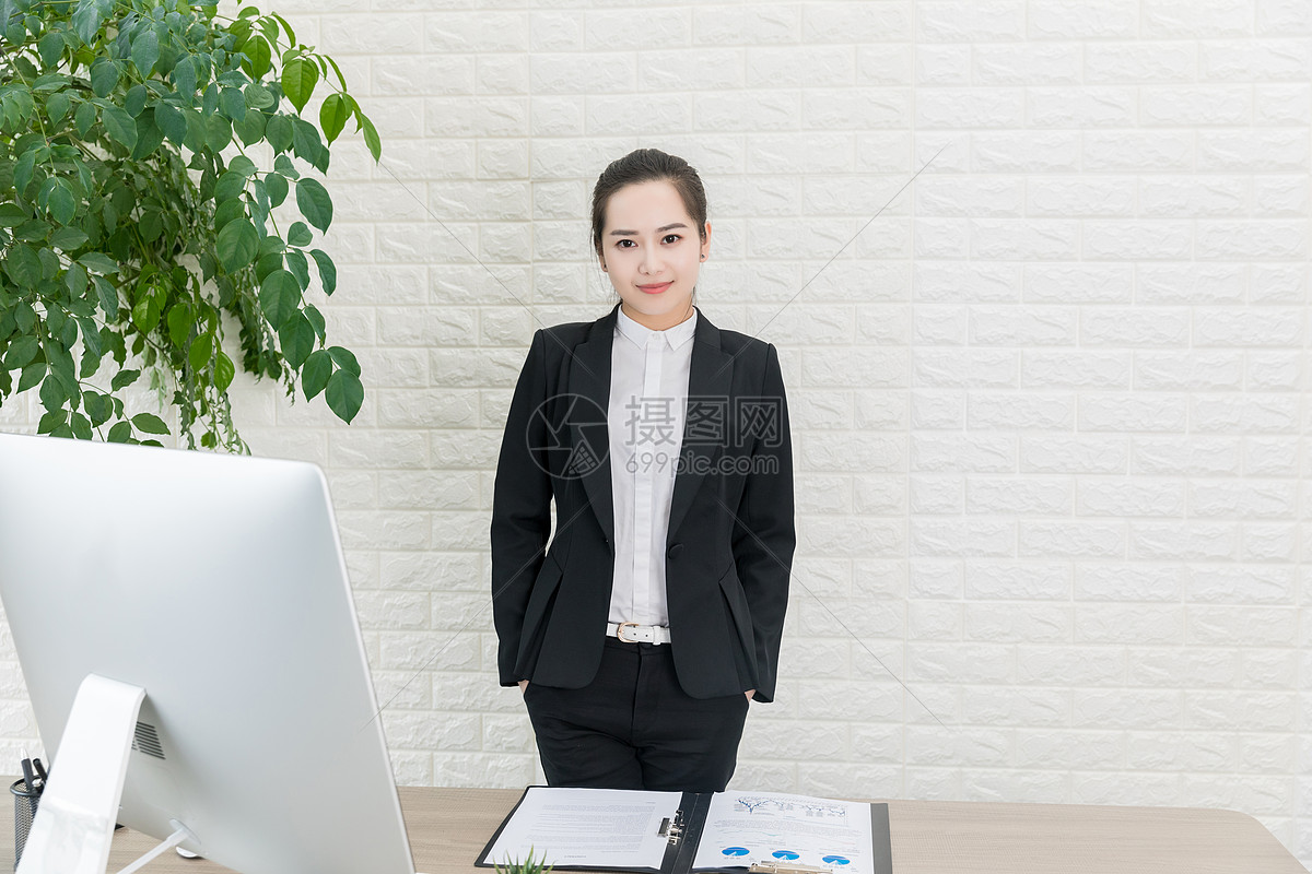 商务女性职场办公形象