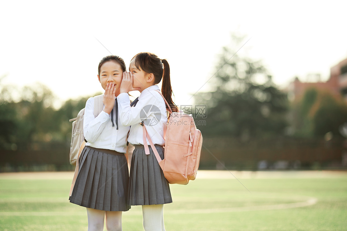 小学生说悄悄话