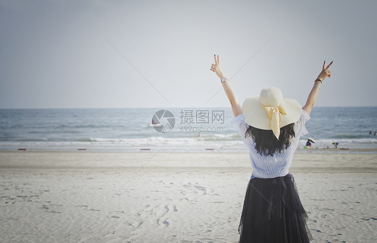 海邊奔跑的女性背影圖片素材-JPG圖片尺寸5452 × 3635px-高清圖片500665227-zh.lovepik.com