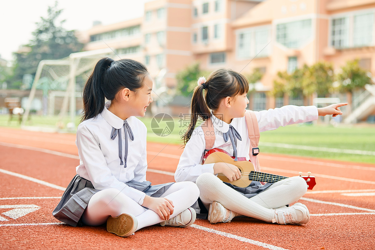 小学生操场活动