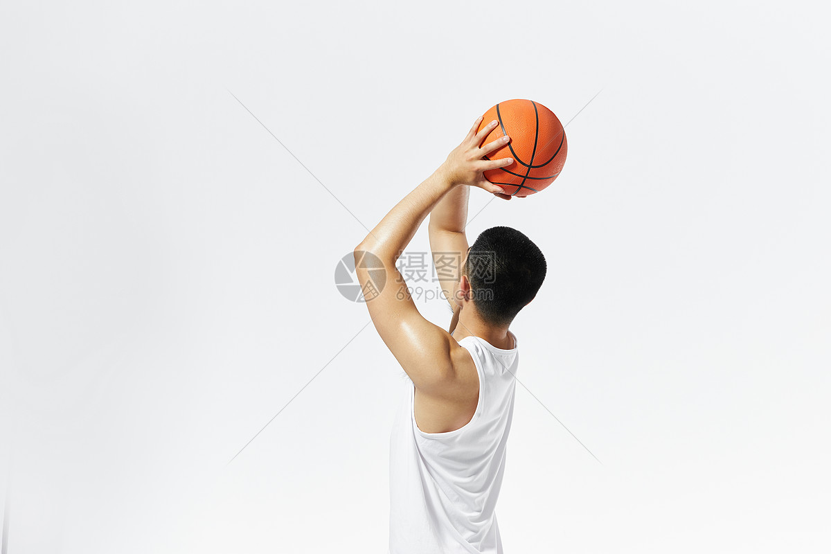 篮球运动员投篮动作