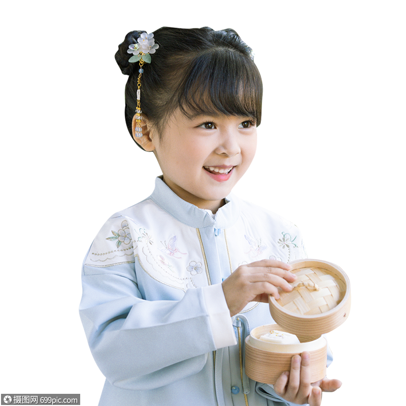 古装儿童小女孩拿蒸笼游玩公园