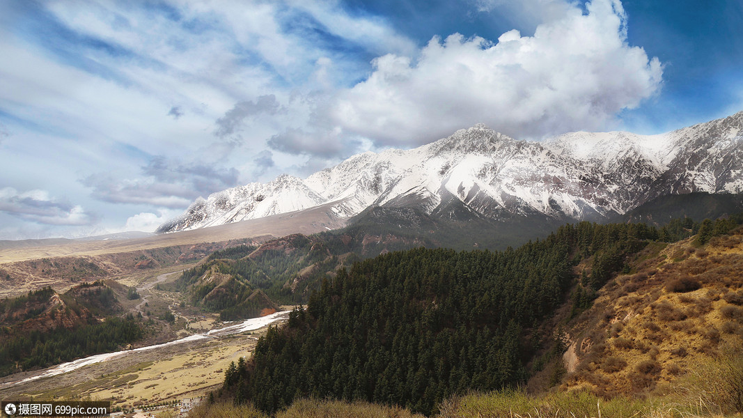 甘肃马蹄寺雪山