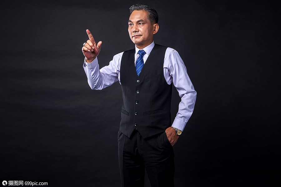 中年商务成功人士站姿动作商务人士人物