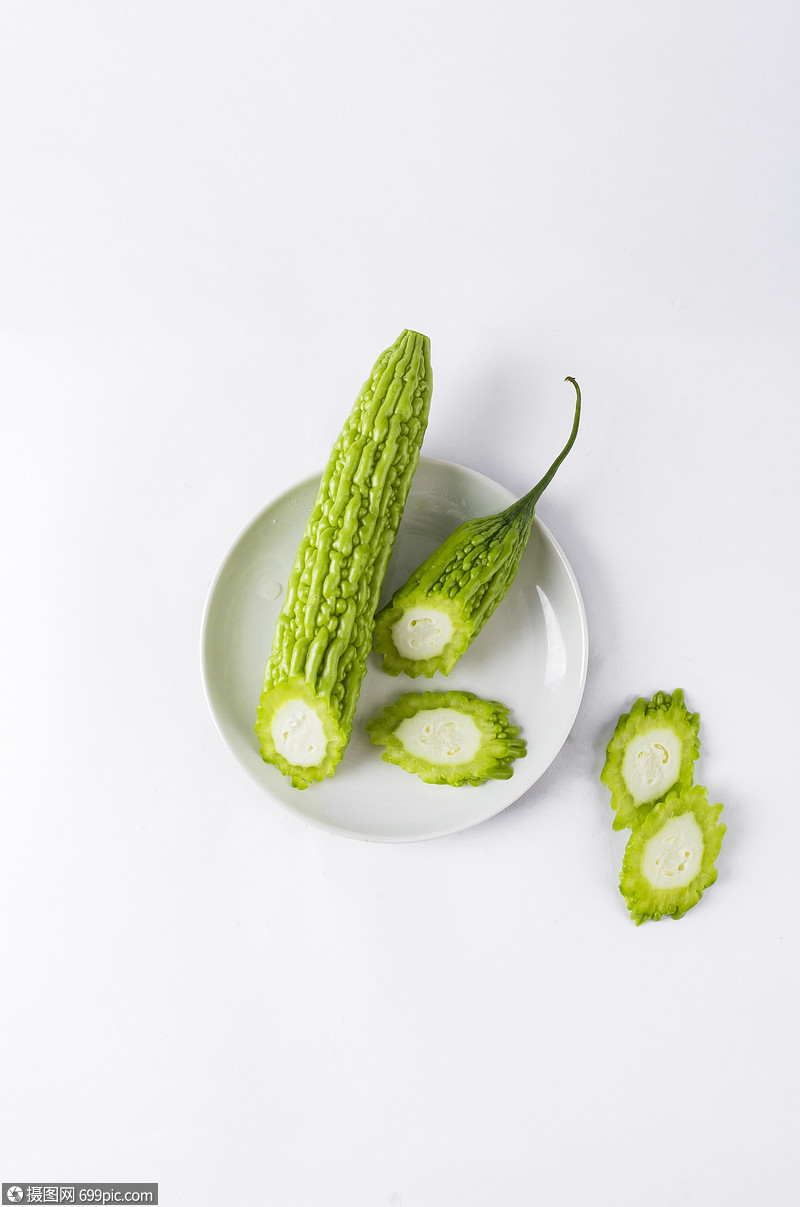 夏季解暑苦瓜新鲜苦瓜白底
