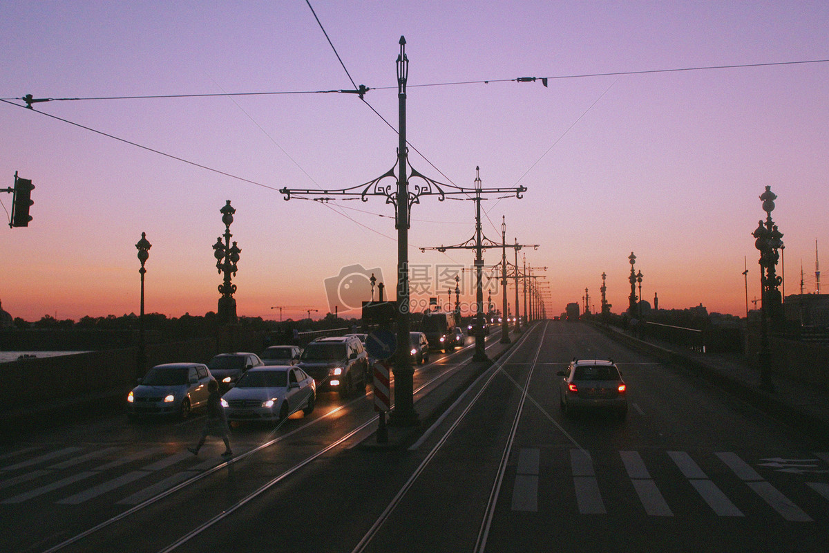 夕阳下的马路