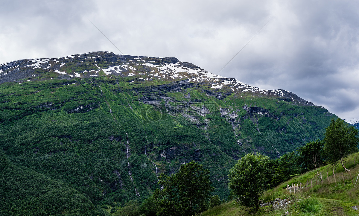 白雲山脈和高山