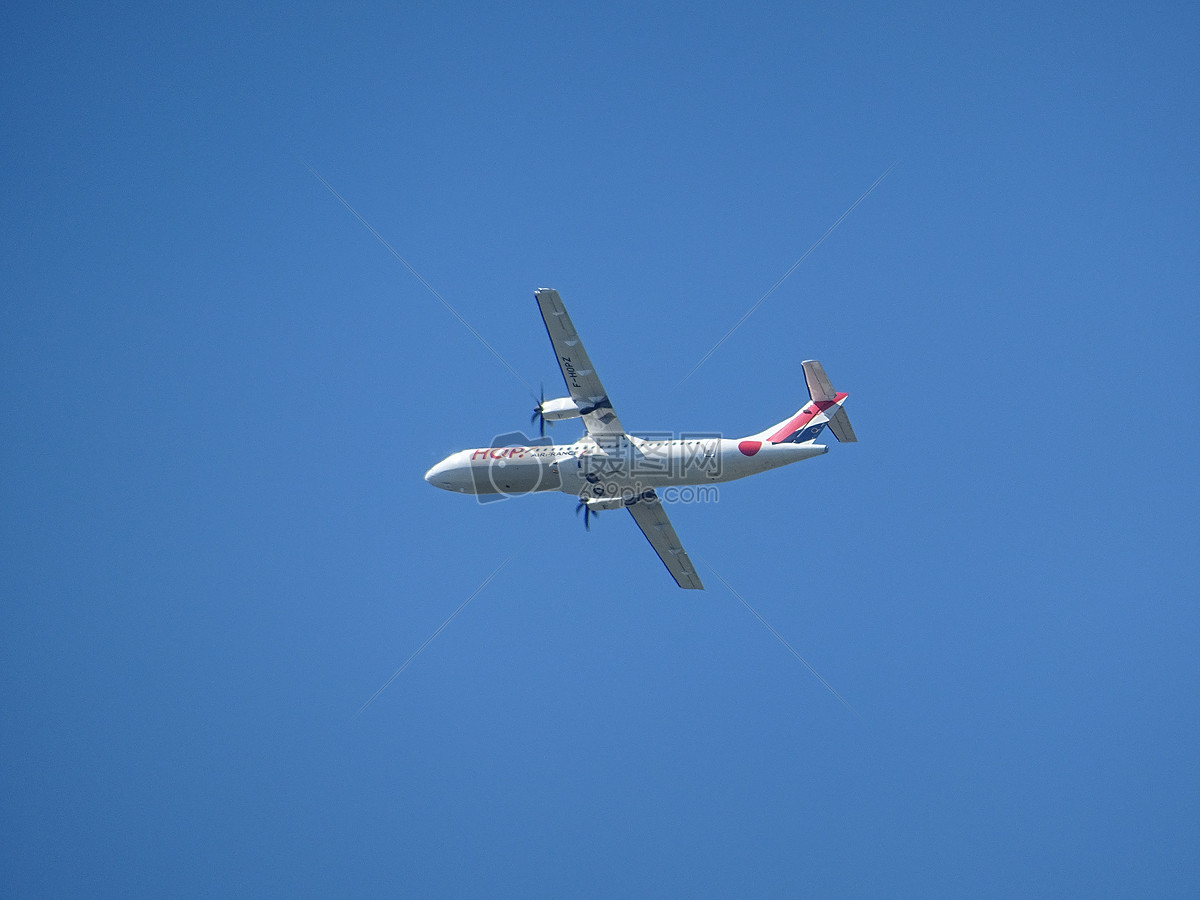 空中的飞机图片