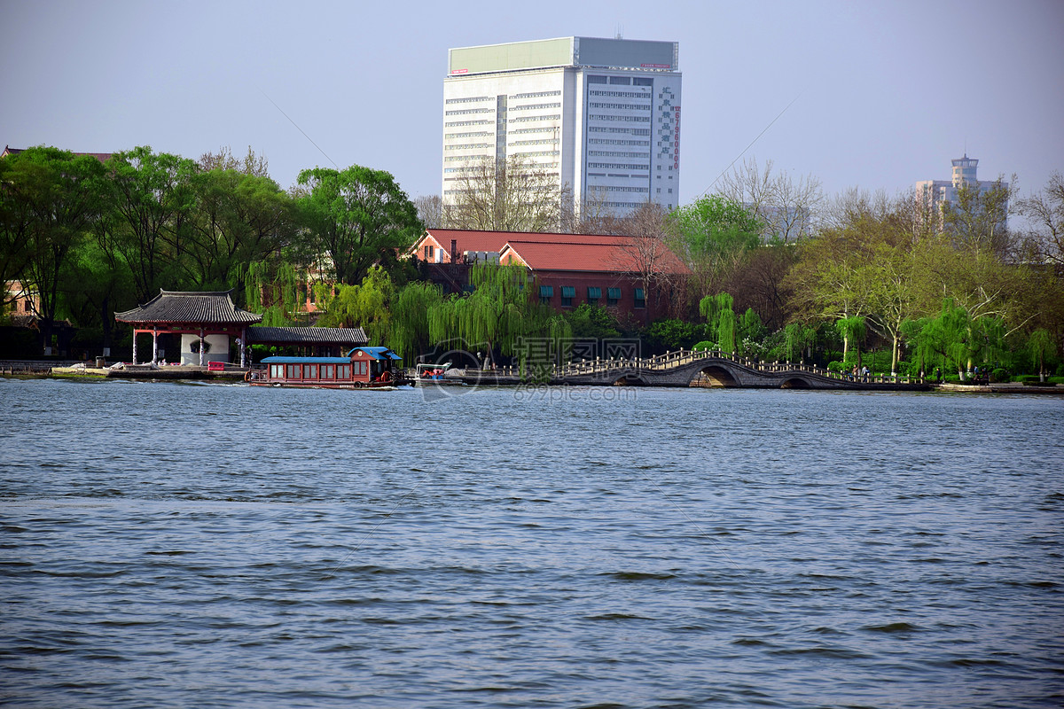 濟南大明湖清澈湖水