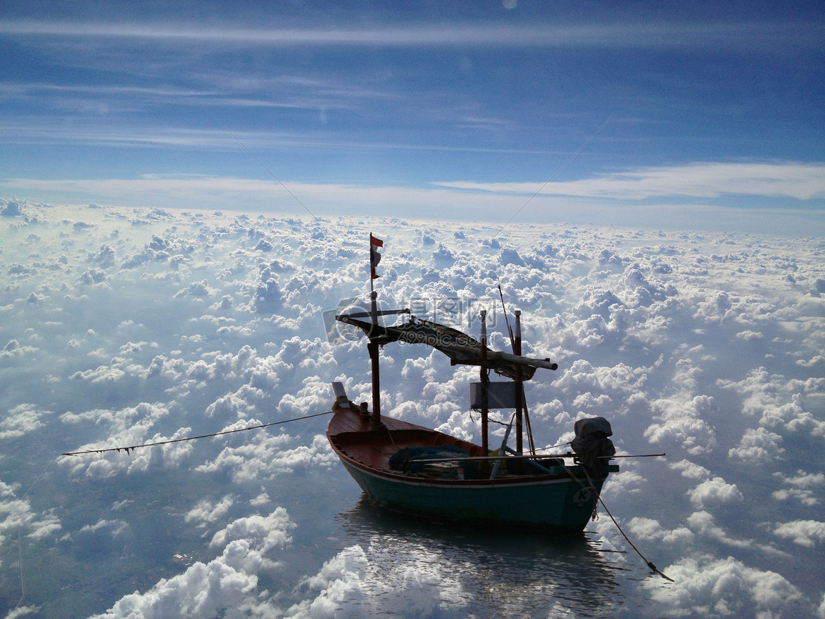 翱翔在天空的船