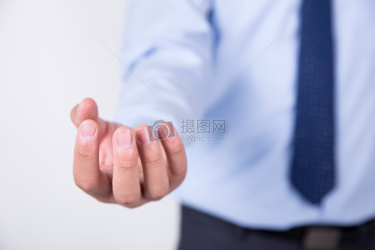 商务男士单手托掌手势动作特写棚拍