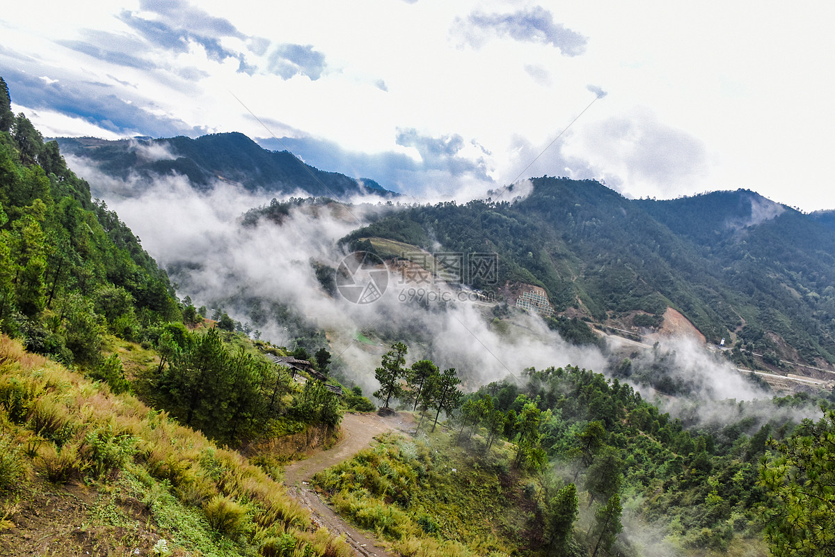 唯美圖片 自然風景 雲霧繚繞的山jpg 分享: qq好友 微信朋友圈 qq空間