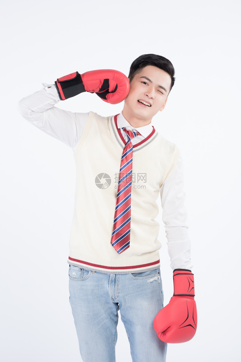 手带拳击手套的学生形象