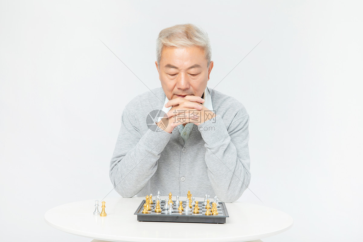 老年人下棋