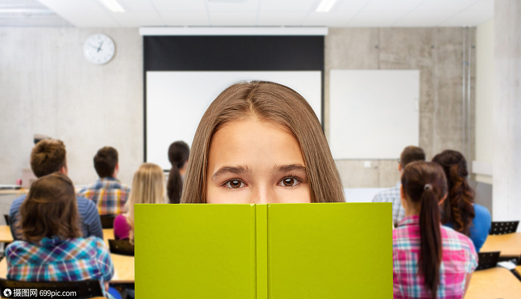 攝圖網>照片>外國人像>高中,教育人的十幾歲的學生女孩躲書上的課堂