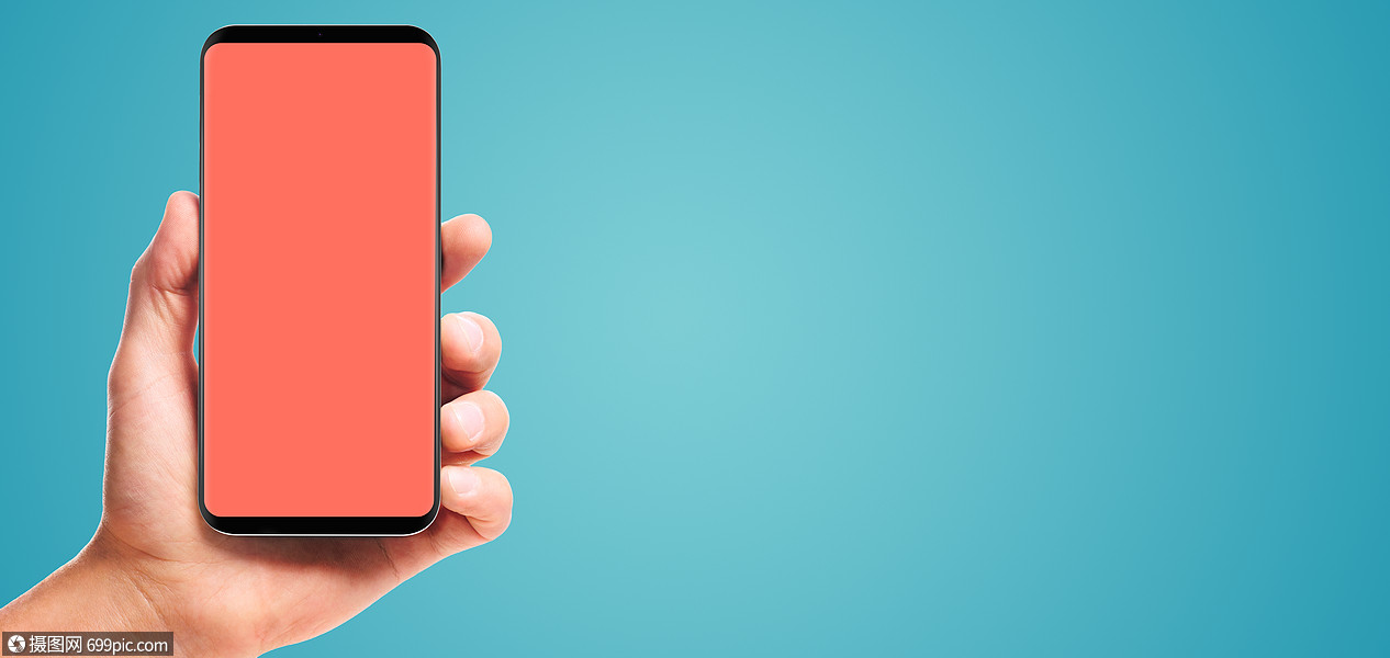 男手握无边框智能手机与空白活珊瑚屏幕,孤立蓝色背景屏幕被切割出