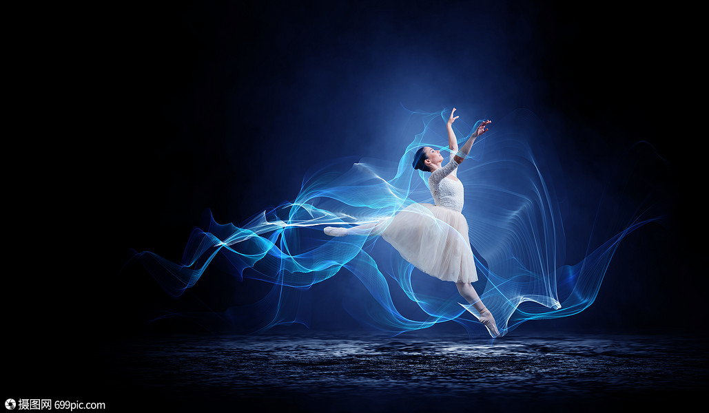 优雅的女舞者穿着白色的连衣裙,黑暗的背景下跳芭蕾的舞者女的美女