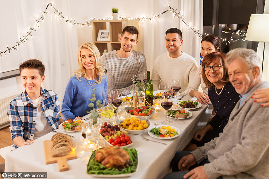 外国人家庭聚餐图片图片