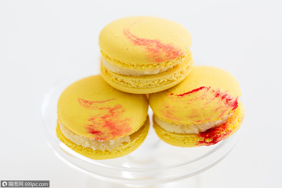 糖果,糕点食品柠檬黄色马卡龙璃糖果站白色背景糖果摊上马卡龙麦卡龙