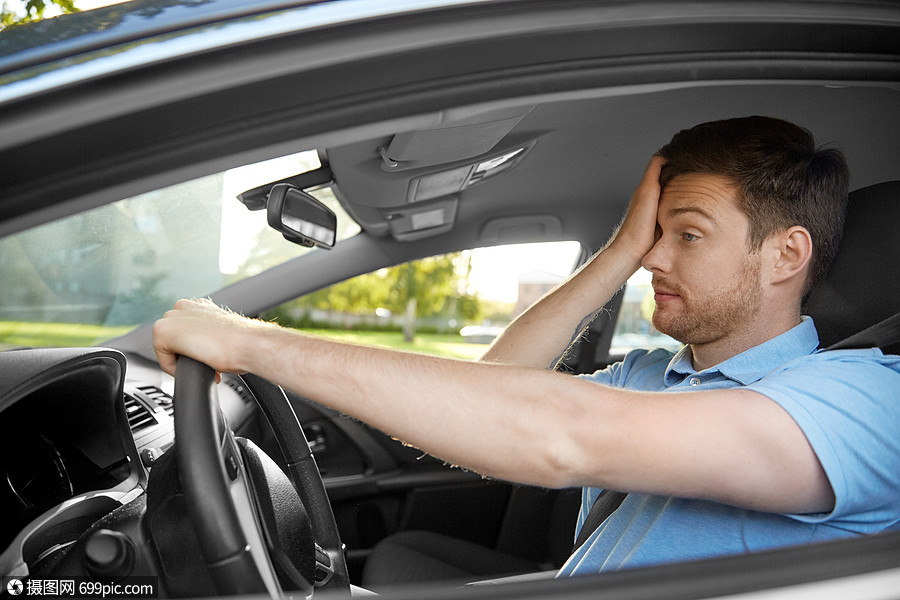 运输,车辆驾驶疲倦困倦的人汽车司机揉眼睛疲倦困倦的人驾驶汽车的