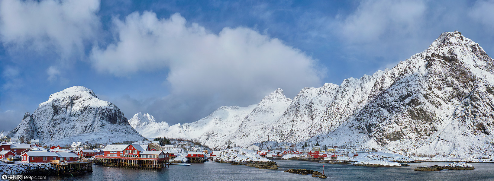 照片 自然风景 标志的 传统渔村a卢福腾群岛,挪威与红色罗布房屋全景
