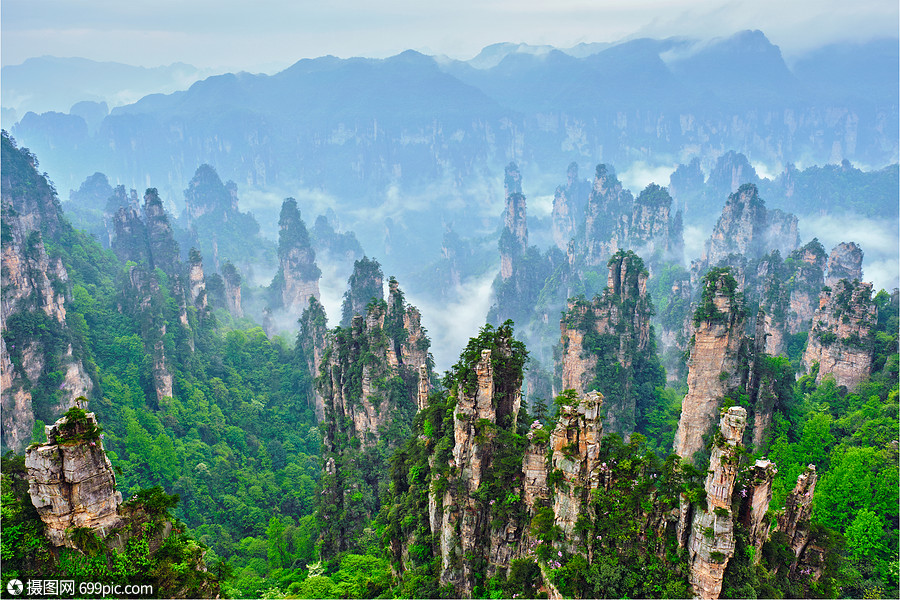 照片 自然风景 中国著名的旅游景点张家界石柱崖山雾云中,湖南武陵源