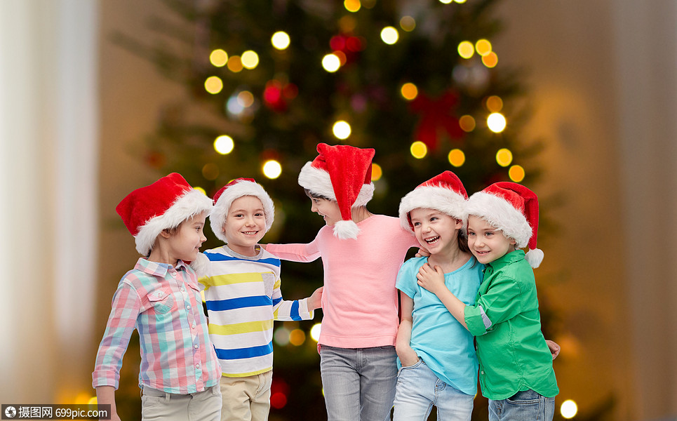 童,假期人的群快乐的微笑的小孩子戴着诞老人的帽子