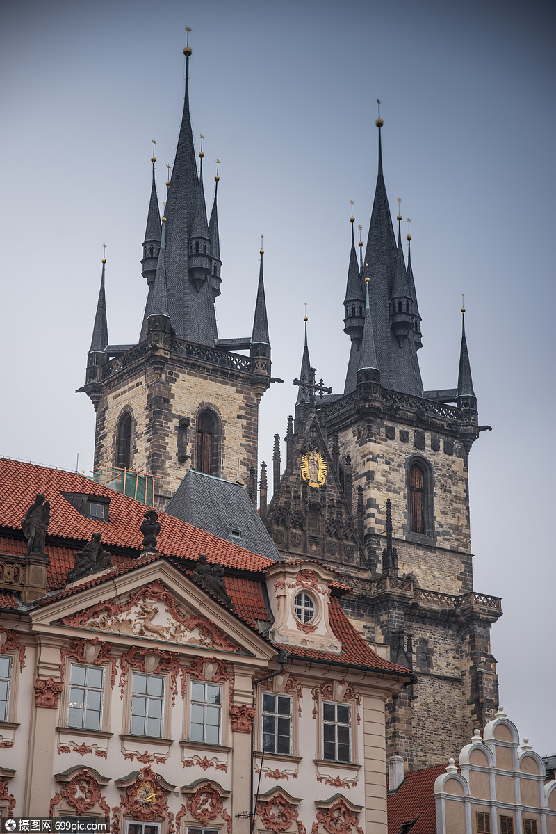 布拉格老城广场,泰恩大教堂阳光下