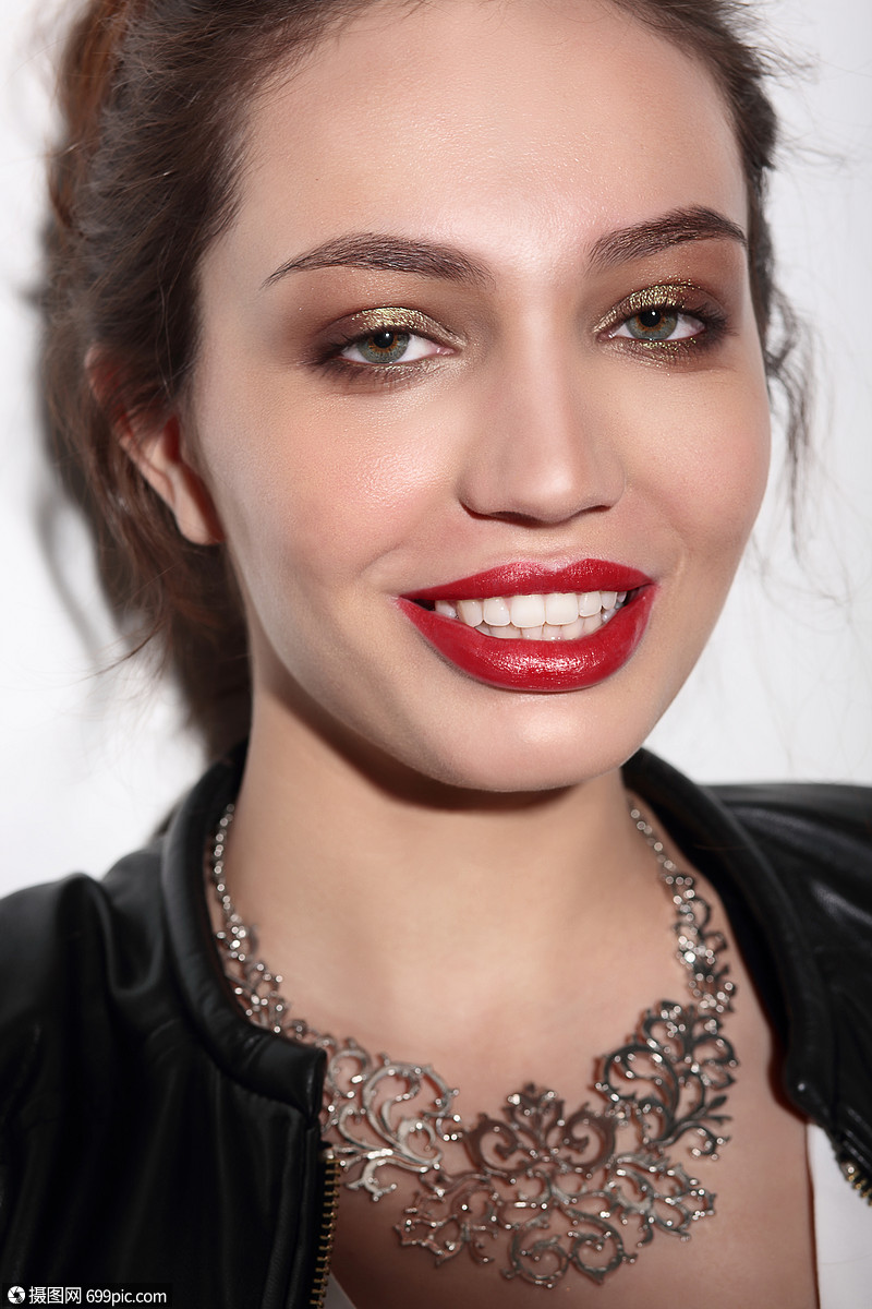 微笑女人的部肖像牙齿微笑的女孩白色背景上的幅模特肖像