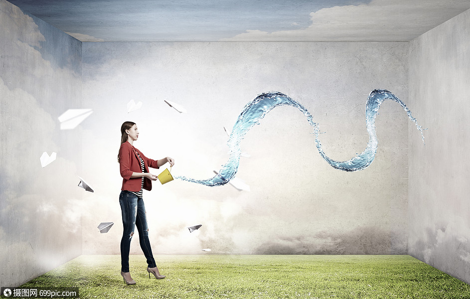 女孩水桶里倒水穿着红色夹克的轻女人手里着水桶创造的墙纸