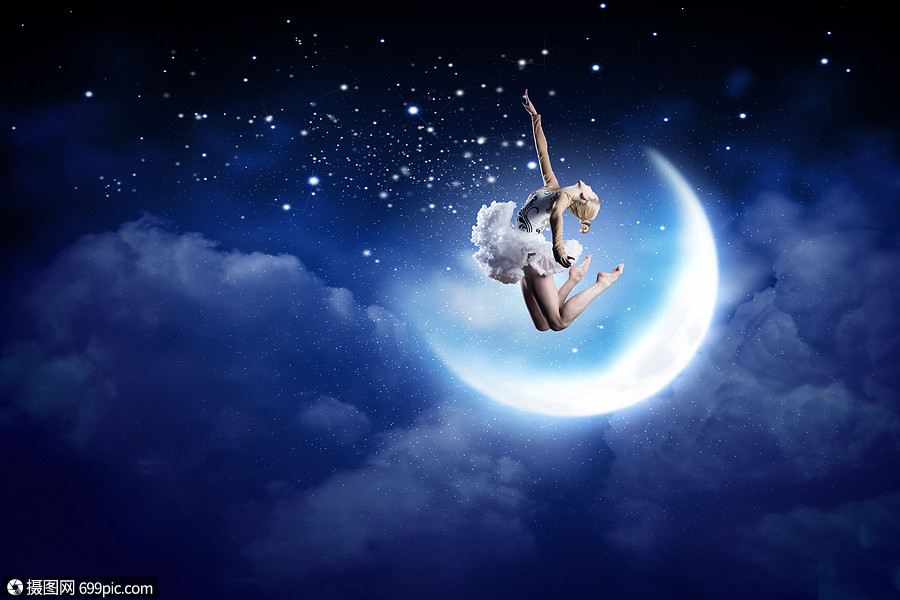 芭蕾舞女轻的女孩舞者天空中跳得很高表演者神秘的