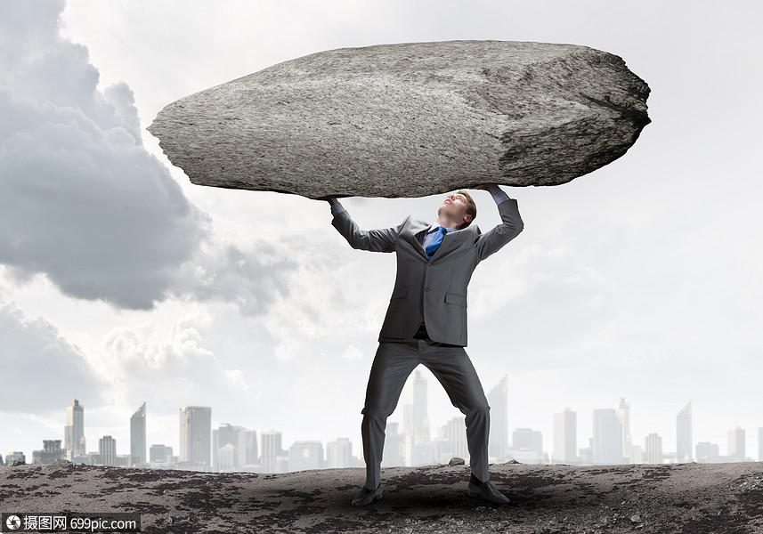 迫眉睫的问题权势的商人头顶着巨大的石头
