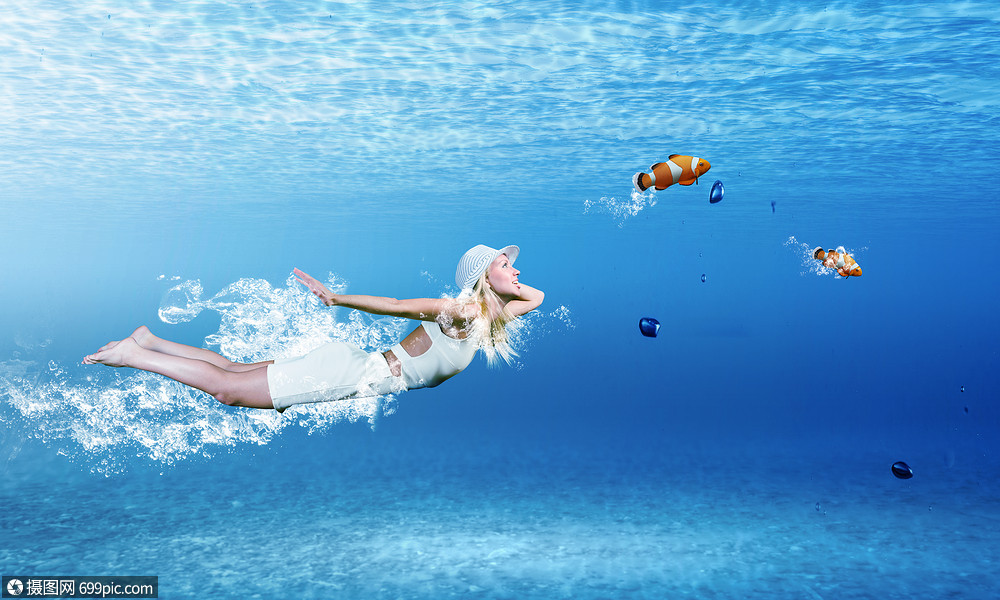 水下的女人穿着白色连衣裙的轻女人水下游泳美女生活方式