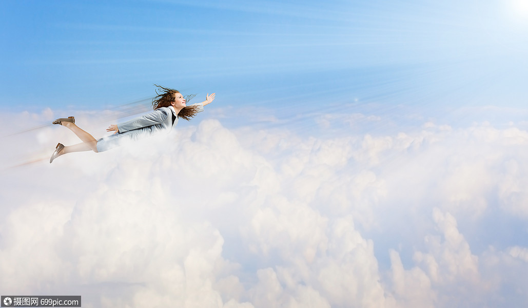 会飞的女商人轻坚定的女商人天空中高高飞翔