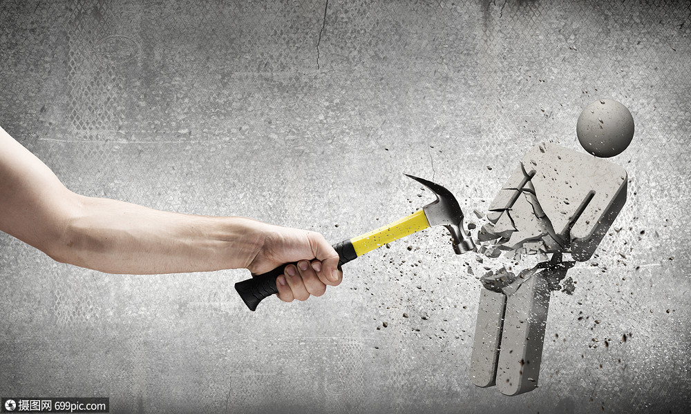 手里着特写人的手中打碎石头人的身影