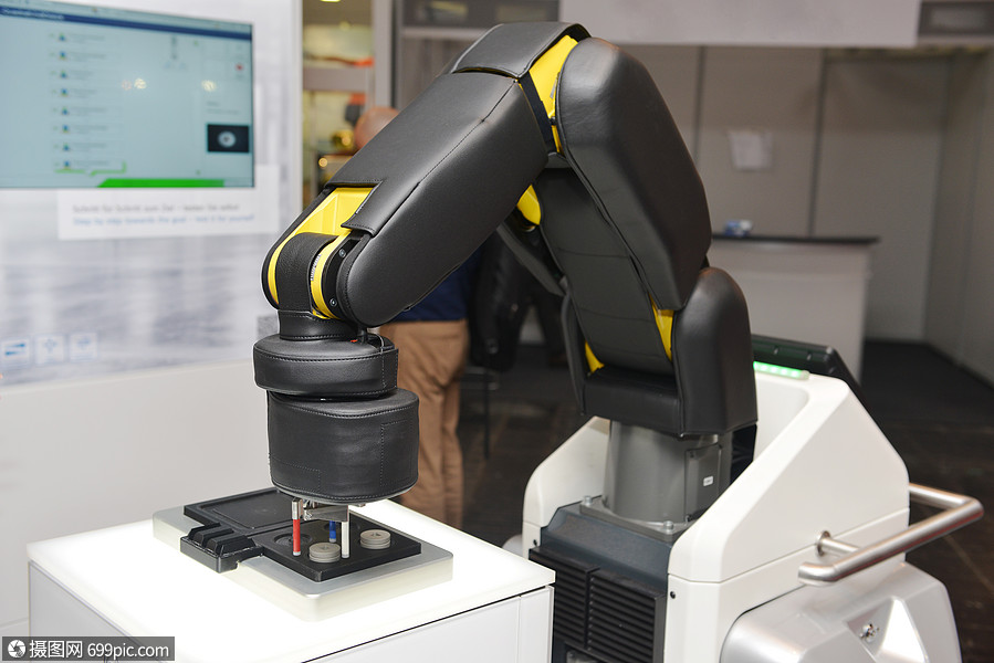 用于生产工作的自动机器人手臂