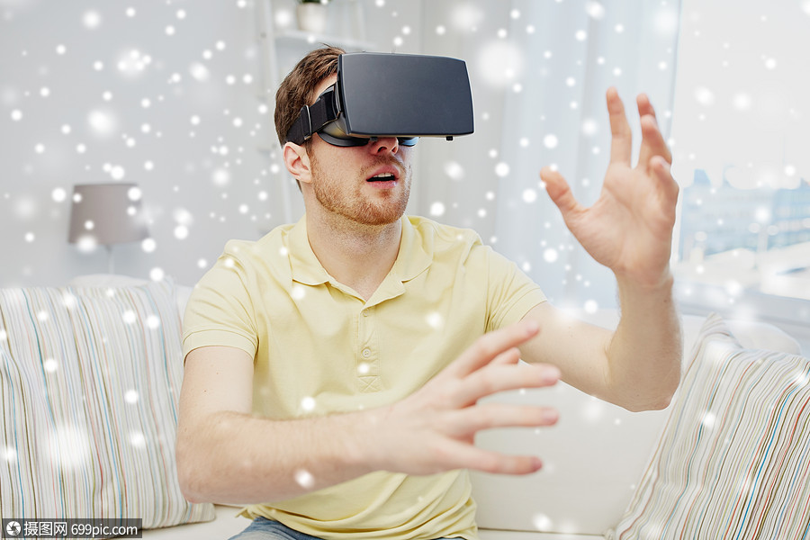 技术,游戏,增强现实,娱乐活动人们的快乐的轻人与虚拟耳机3d眼镜雪地