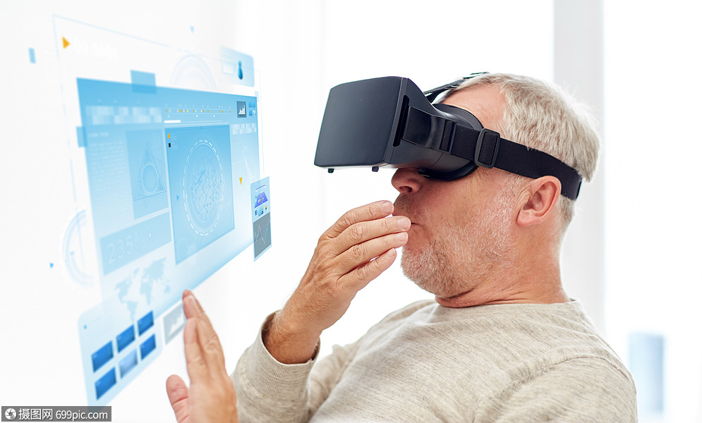 技术,增强现实,游戏,娱乐活动人的高级男子耳机3d眼镜与虚拟屏幕老人