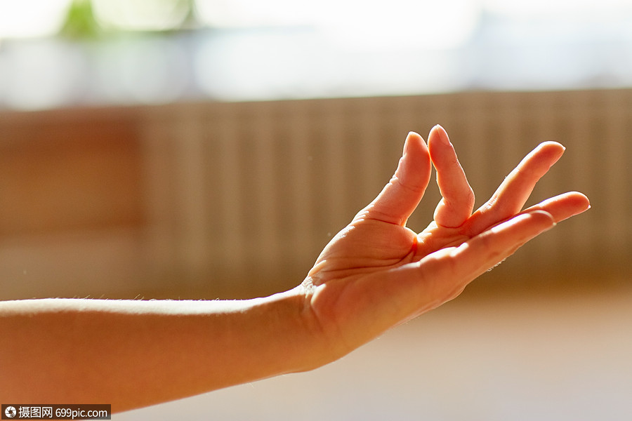 瑜伽,手势健康的生活方式冥想瑜伽妇女工作室展示吉安的手冥想瑜伽