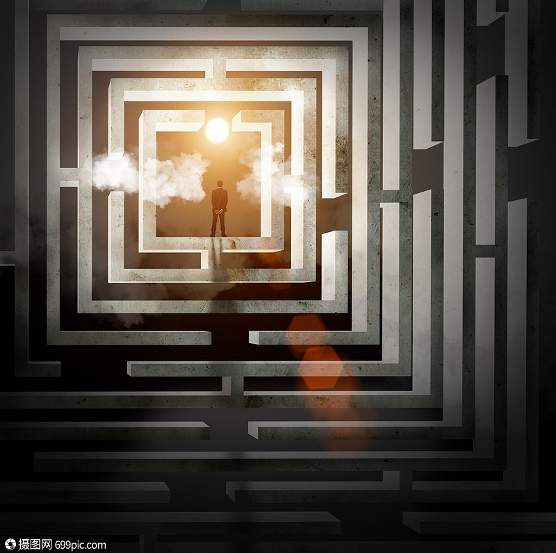 迷宫中商人的剪影站迷宫太阳上方的商人的剪影