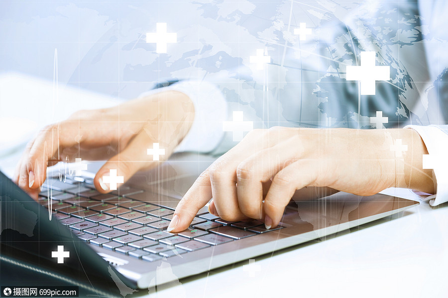 女商人键盘上打字的图片上的女商人硬件技术