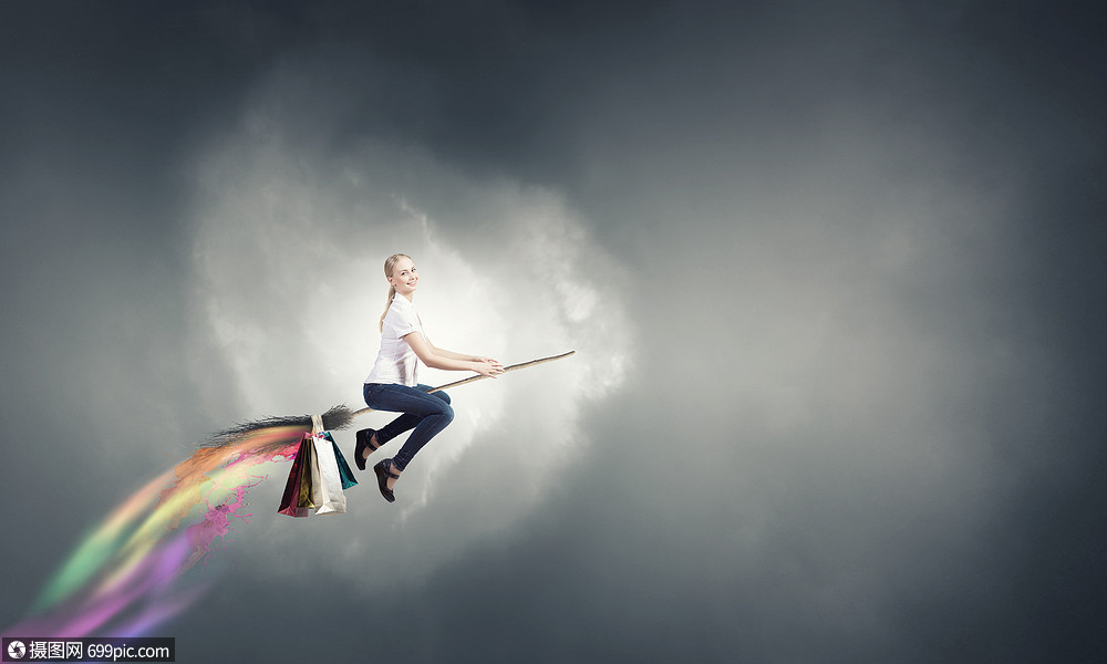 女孩乘扫帚飞快乐的轻女人扫帚上飞翔飞行学生