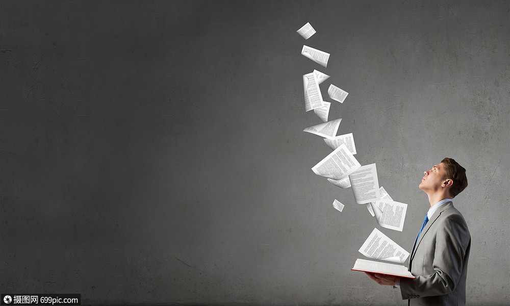 开着书的商人轻的商人,手里着打开的书,书页空中飞舞