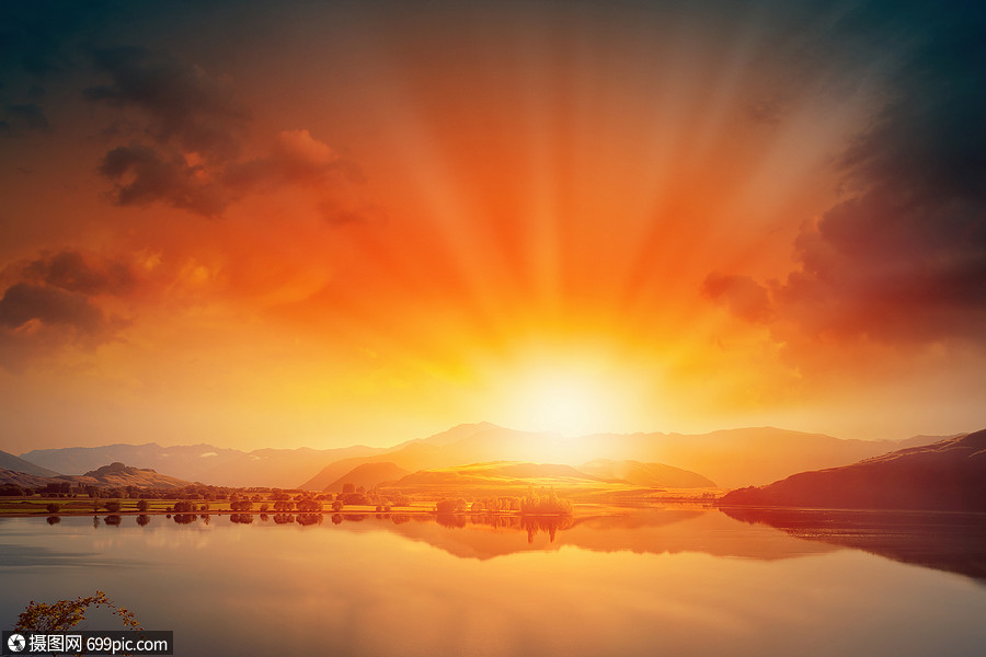 日出山上山顶上自然景观美丽的日出