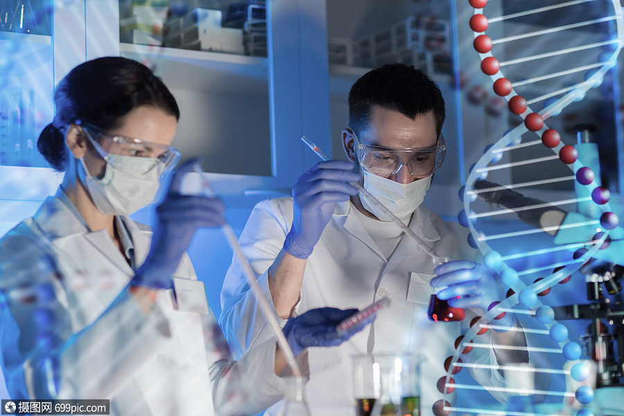 科学化学生物学医学人的用吸管烧瓶临床实验室进行dna分子结构测试