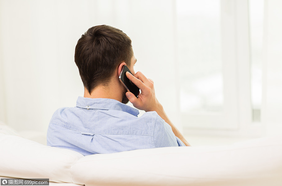 技术,人,生活方式沟通近距离的人打电话家里智能手机